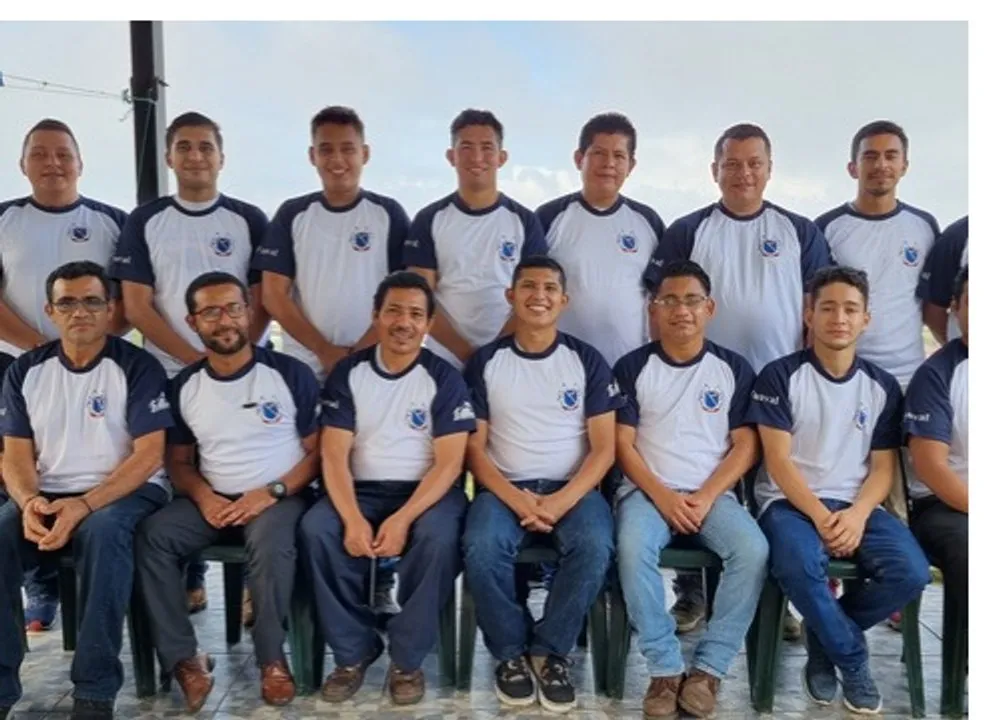 Equipo técnico uniformado de Funval Internacional