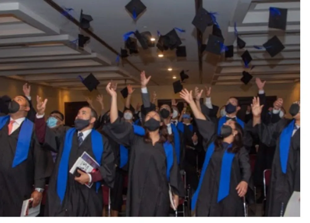 Ceremonia de graduación de técnicos de Funval Internacional